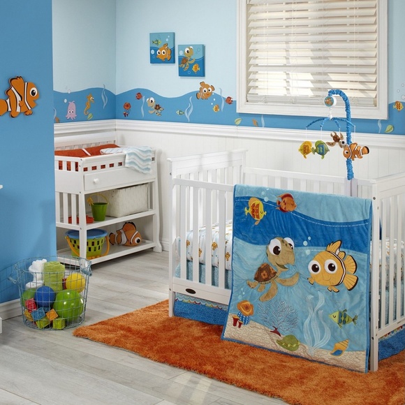 Disney: Finding Nemo 4 Piece Crib Bedding Set - Picture 1 of 8